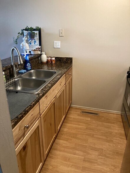 Building Photo - 35213 Taffy Dr