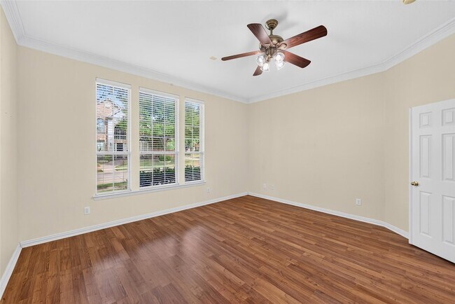 Building Photo - 8701 Mandevilla Dr