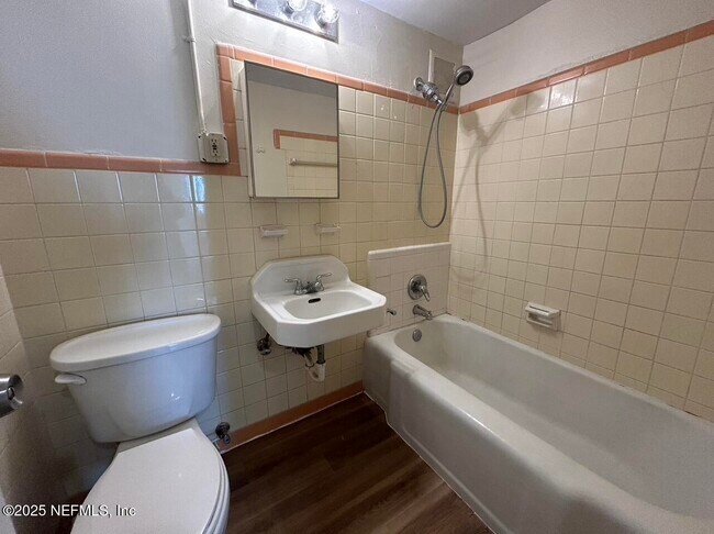 Building Photo - 311 W Ashley St