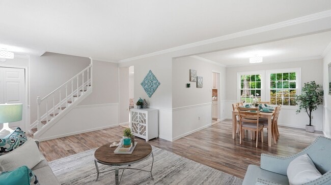 Building Photo - Newly Renovated 5 Bedroom Home With Country Porch!