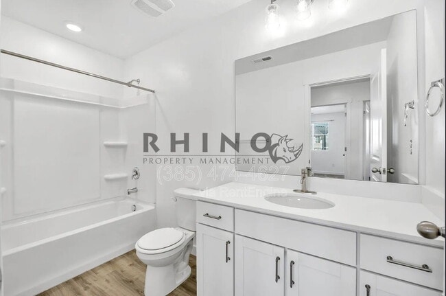 Building Photo - 880 N Herman Dr