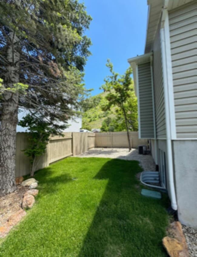 Building Photo - Gorgeous Four Bedroom Home, 2600 sq. ft., ...