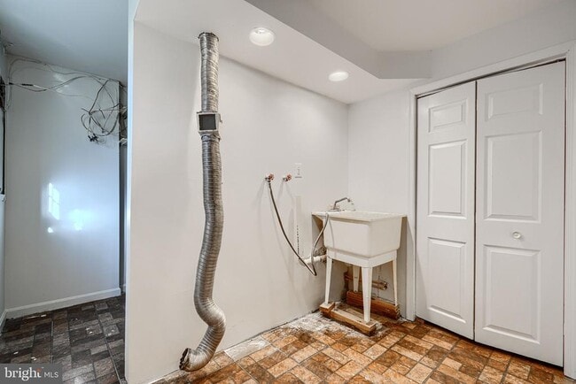 Building Photo - 28 Windersal Ln