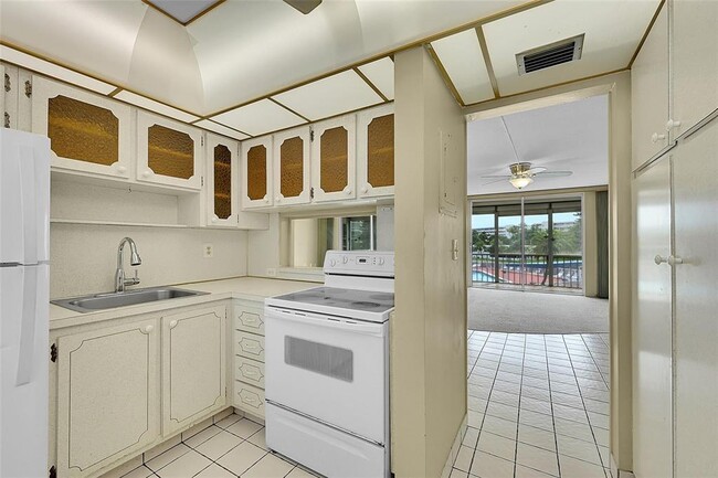 Building Photo - 2859 Leonard Dr