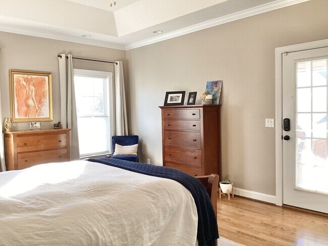 Building Photo - 4 Bed/3 Bath Spacious Home! Extra 2 Car Ga...