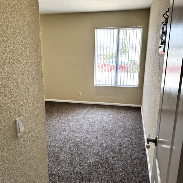 Second Bedroom - 615 Fredricks Ave