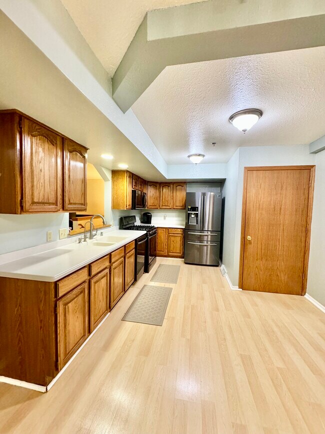 Building Photo - 367 Kristin Ct E