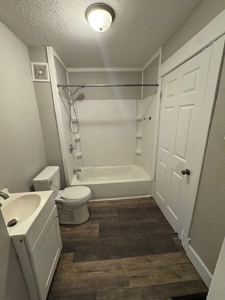 Building Photo - South Side Three Bedroom Bungalow