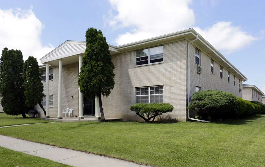 Interior Photo - Colonial Manor Apts