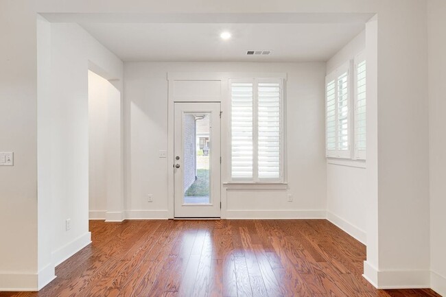 Building Photo - 279 Tanglewood Ln