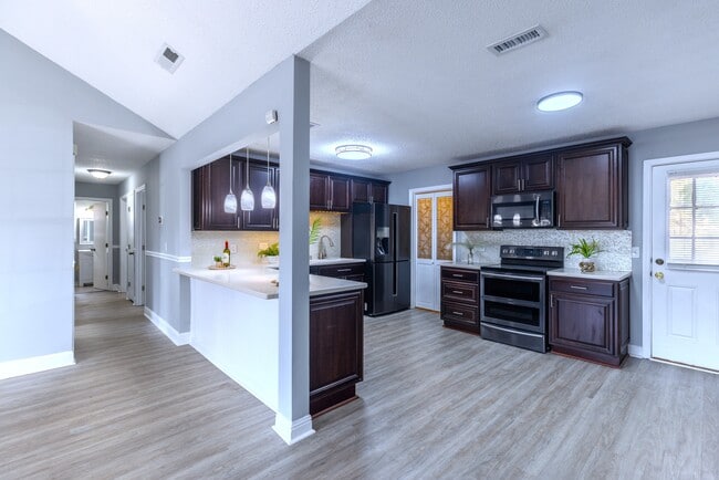 Building Photo - 203 Monroe Ave