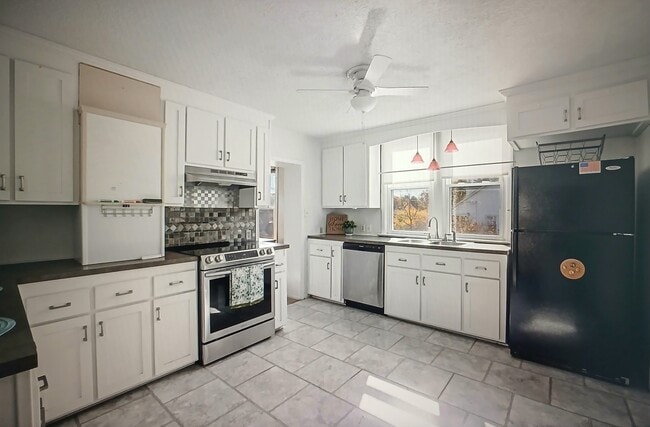 Building Photo - 917 Sherwood Ave