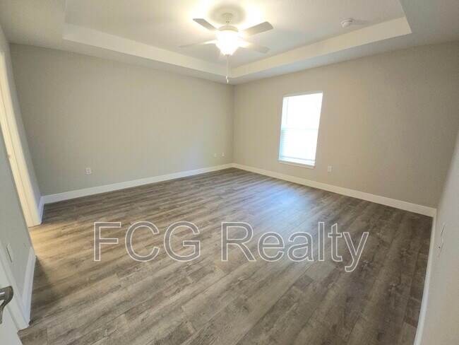 Building Photo - 9115 N Sandree Dr