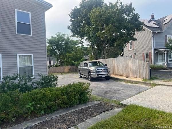 Building Photo - 42 Lincoln Ave