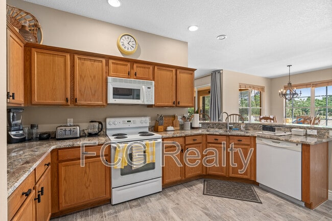 Building Photo - 825 Wildflower Rd