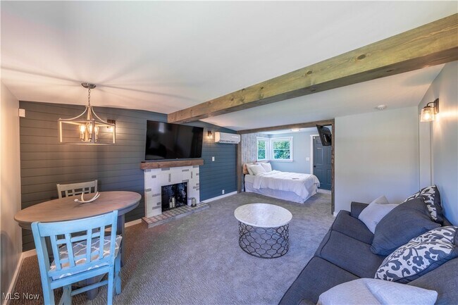 Building Photo - 99 Smith St