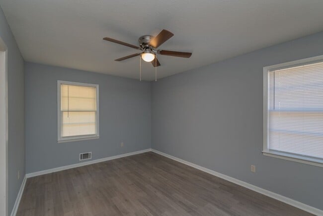 Building Photo - Updated 3 bed/2 bath home for lease in Old...