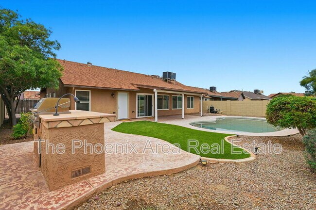 Building Photo - 4425 E Douglas Ave