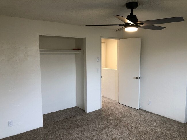 Building Photo - Updated 2 bedroom 1 1/2 bath duplex in Spr...
