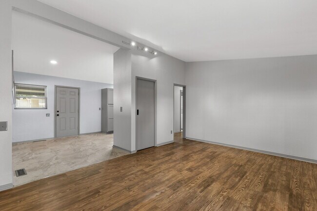 Building Photo - 4031 Gossett Dr