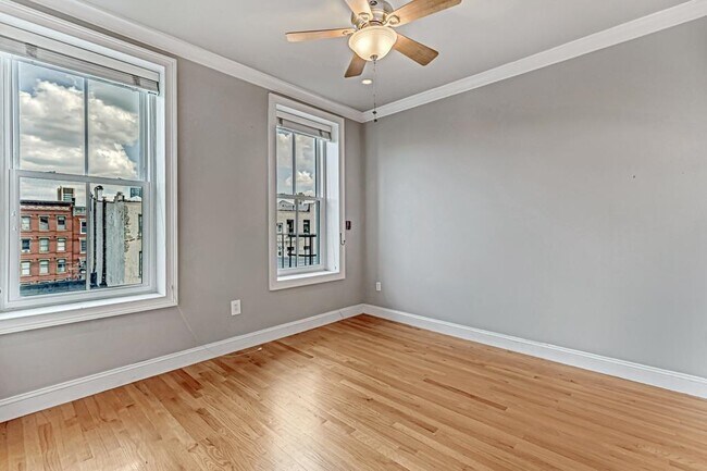Building Photo - 805 Willow Ave