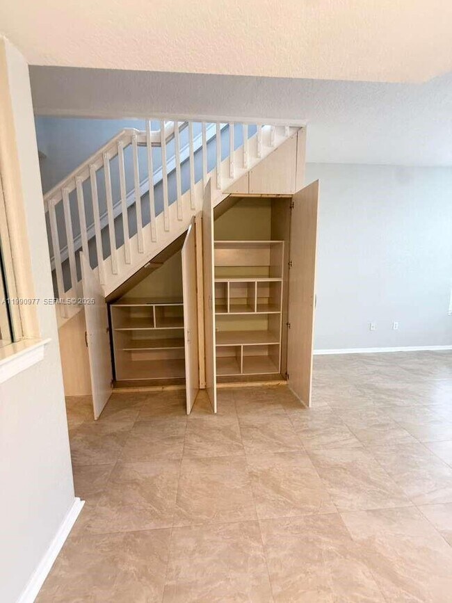 Building Photo - 781 SW 148th Ave