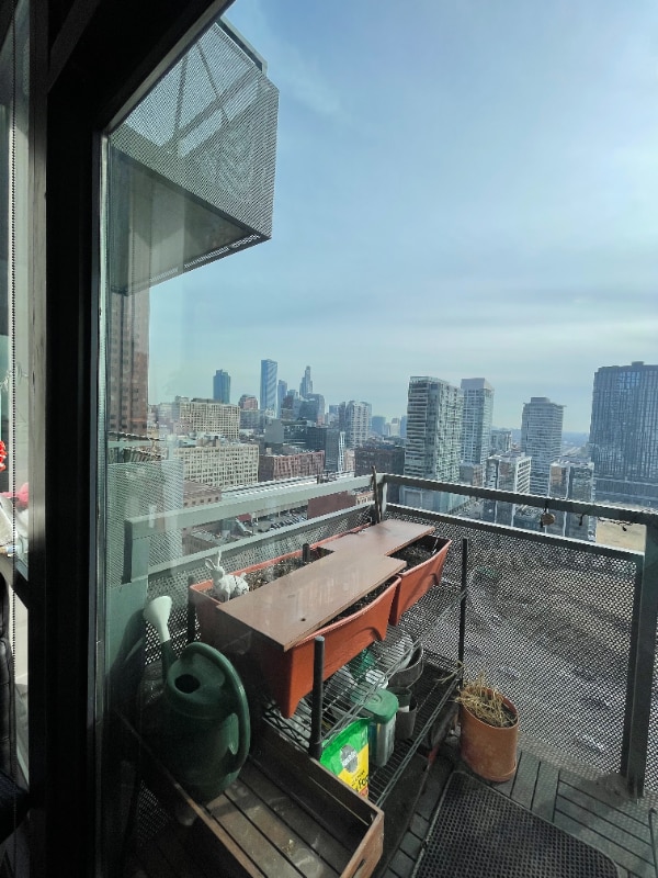 Building Photo - 235 W Van Buren St