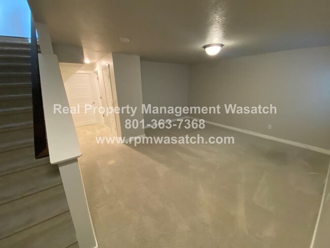 Building Photo - Beautiful 3 Bed, 4 Bath Townhome with 2-ca...