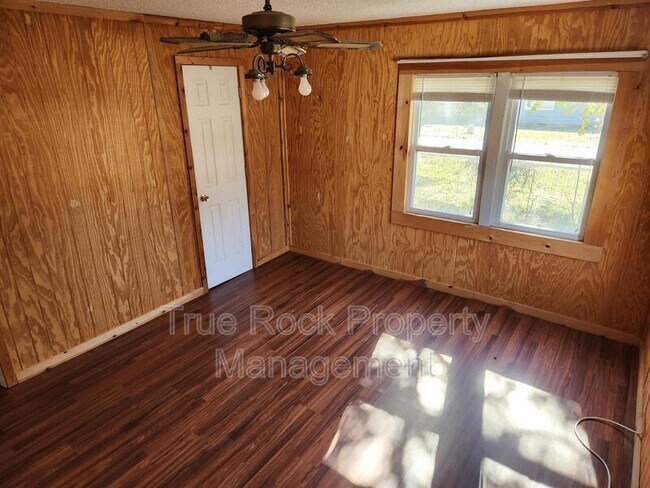 Building Photo - 311 S Cash