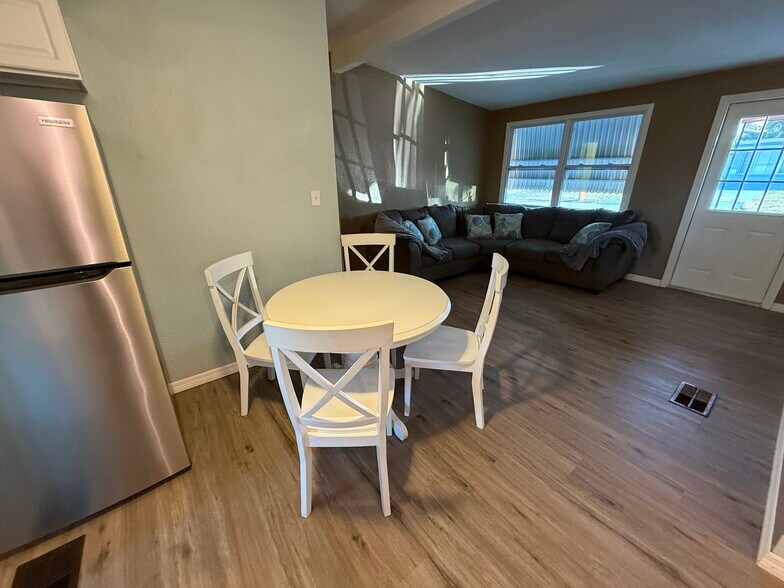 Building Photo - 10495 118th Ave