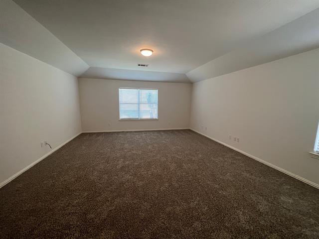 Building Photo - 2000 Meadow Park Dr