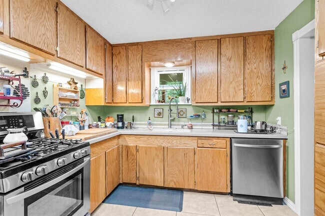 Building Photo - 628 Bullfrog Ln