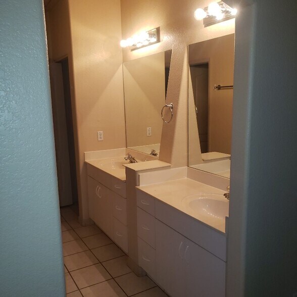 Building Photo - 14612 N Saguaro Blvd