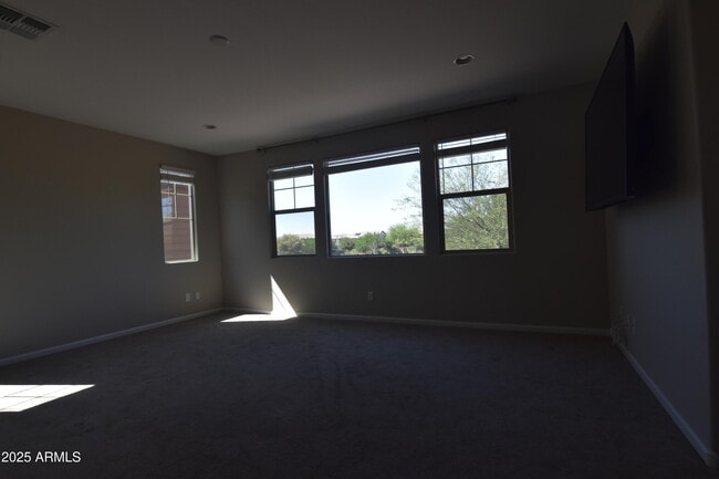 Building Photo - 250 E Wisteria Dr