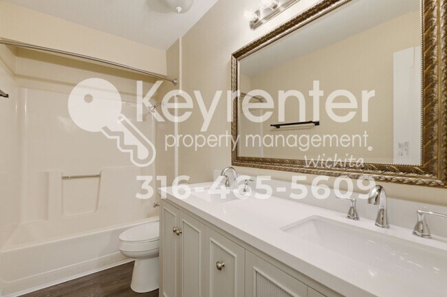 Building Photo - Well maintained 3 bedroom, 2 bath home close to everything you need!
