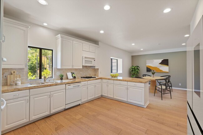 Building Photo - Renovated Single Family Home in Prime Wood...