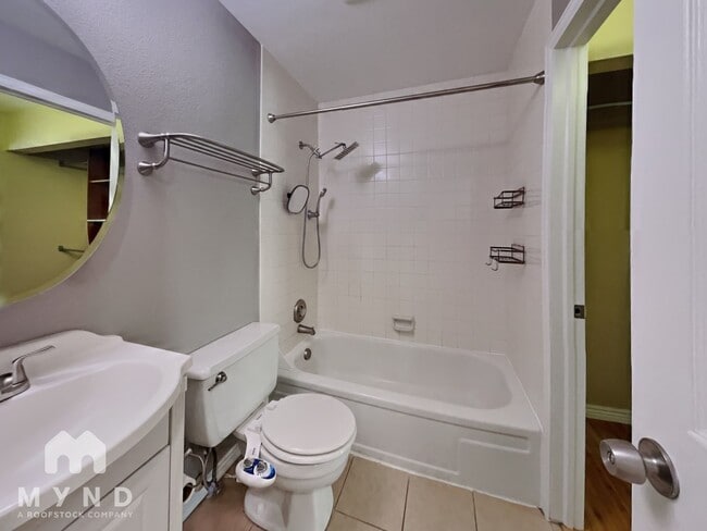 Building Photo - 7885 Barbara Ann Dr