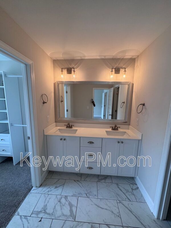 Building Photo - 122 Canton Park Ave