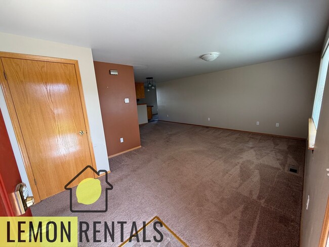 Building Photo - Three bedroom 2 bath house for rent