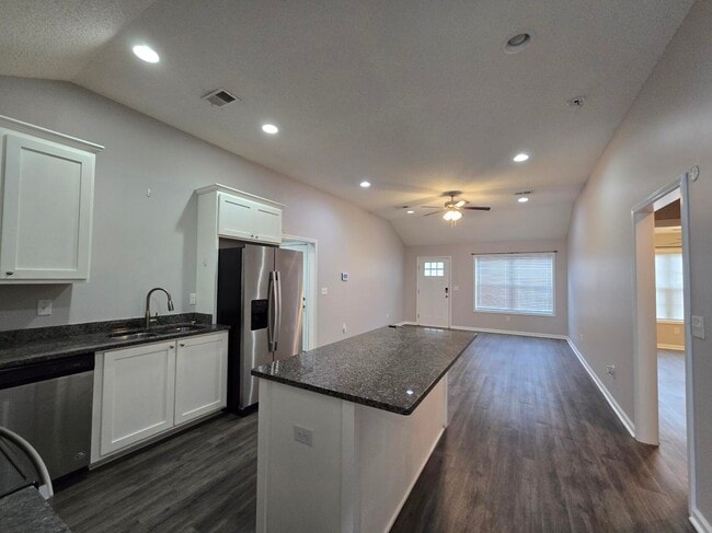 Building Photo - 810 Slidingrock Ln