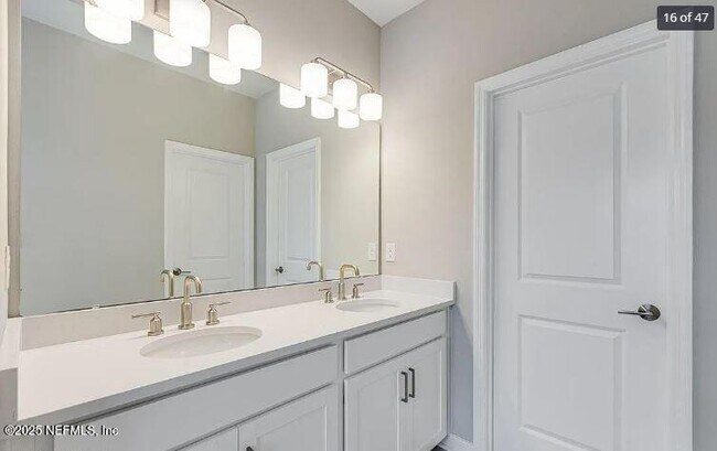 Building Photo - 240 Cherry Elm Dr