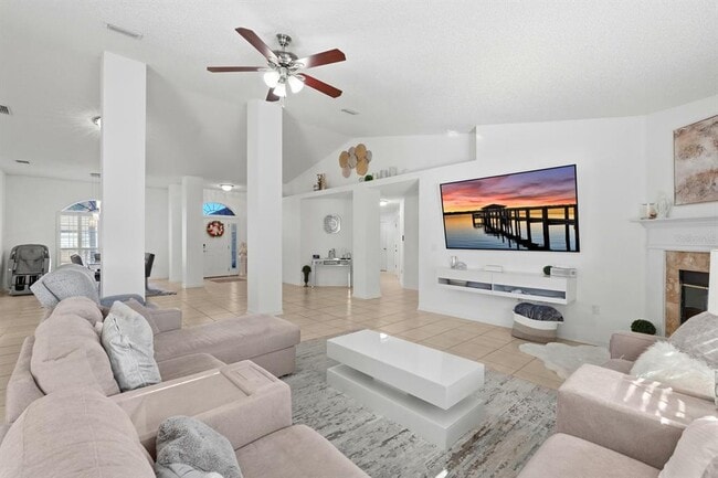 Building Photo - 6 Reybury Ln