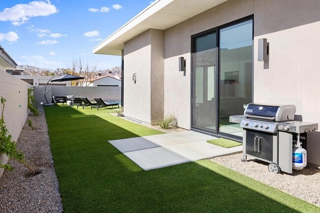 Building Photo - 57880 Salida del Sol