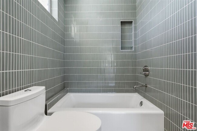 Building Photo - 444 S Windsor Blvd