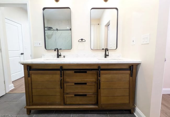 Building Photo - Charming 4 beds 3 baths in Cleveland!