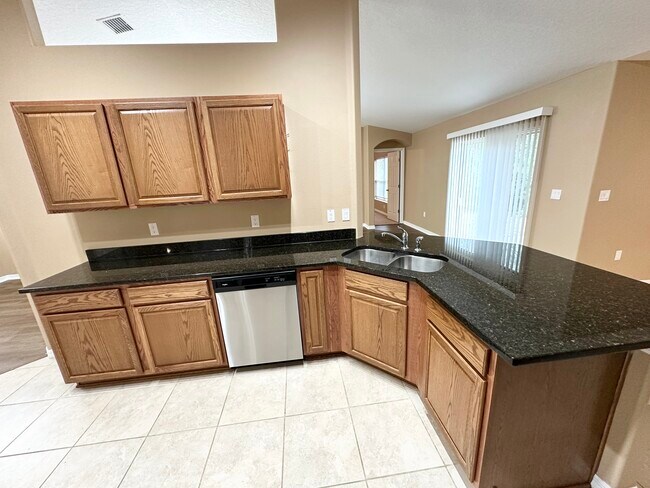 Building Photo - 12 Robin Pl