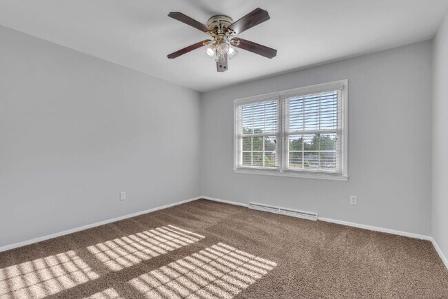 Building Photo - Spacious 3 Bedroom, 2 Bath Home with Dual Living Areas & Energy-Saving Solar Panels! $2000/mo rent