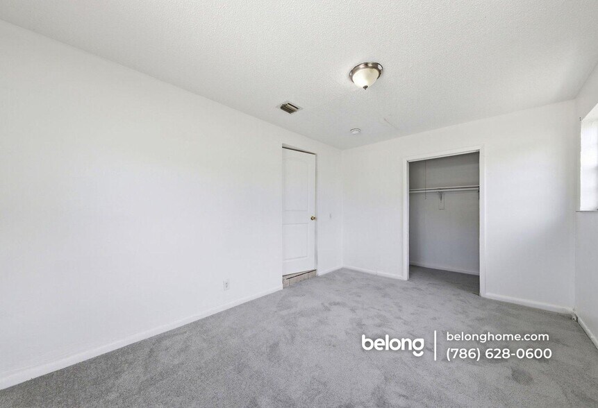 Building Photo - 280 Seaman Ave