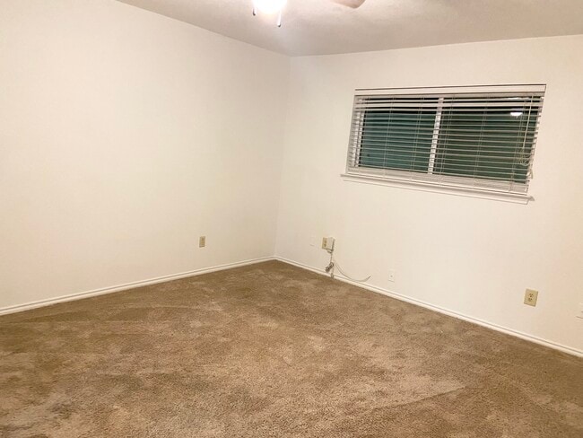 Building Photo - 2121 Stone Moss Ln