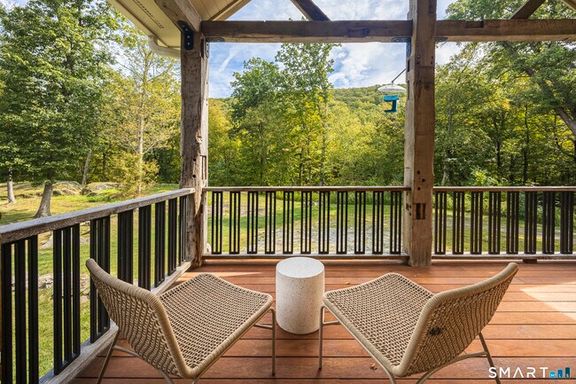 Building Photo - 121 Quaker Hill Rd